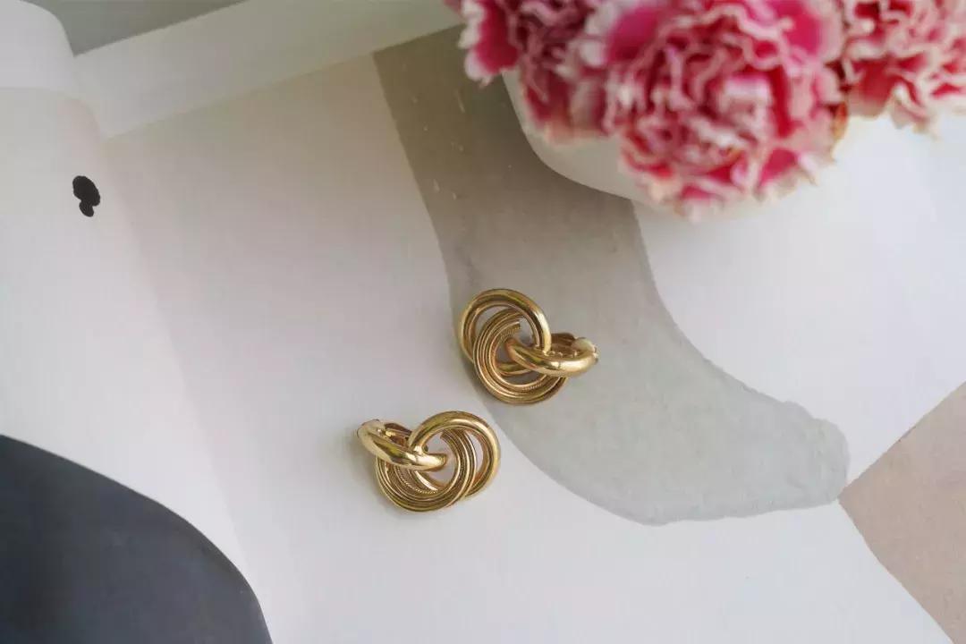 这5种首饰简单时尚减龄不贵,比较百搭的首饰