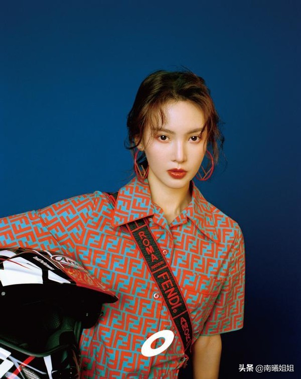 你的脸型适合披头发还是扎头发,扎什么发型发际线不会后移和秃头