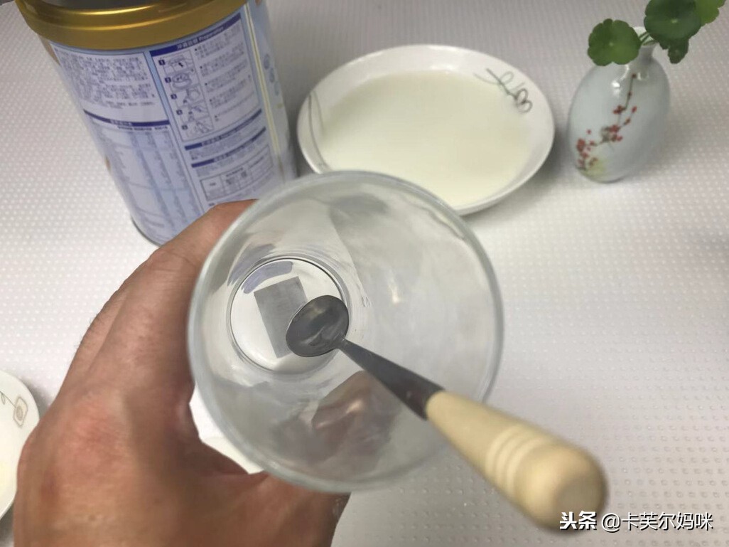 伊利金领冠珍护2段奶粉测评，你会为宝宝选择国产奶粉吗？