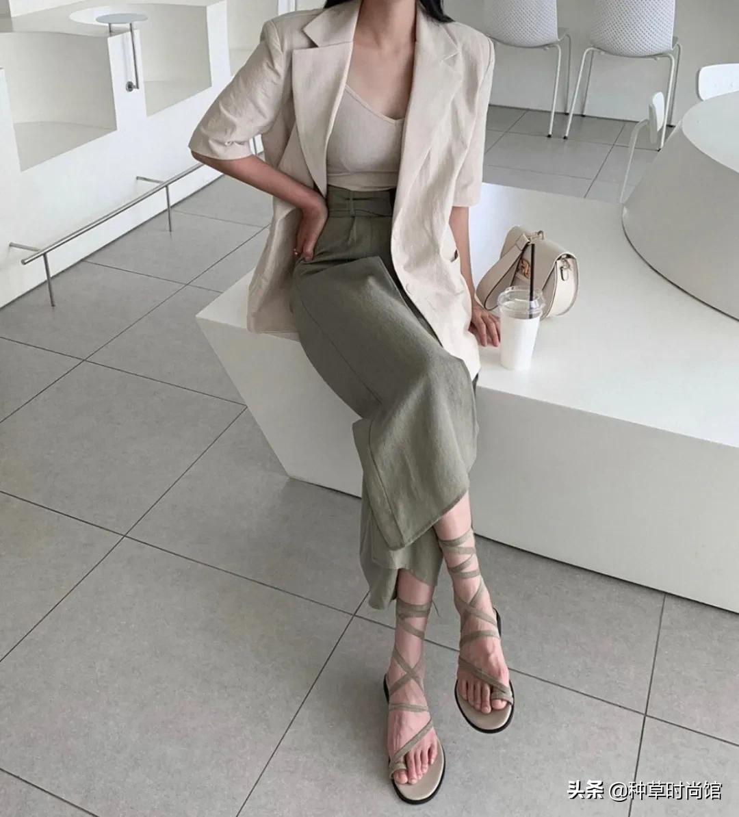 方头的凉鞋不适合什么脚型,脚型瘦长穿什么鞋型凉鞋好看