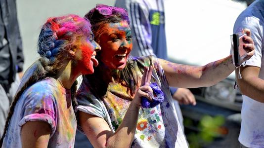 在尼泊尔100人民币能干什么 (尼泊尔的养老待遇)