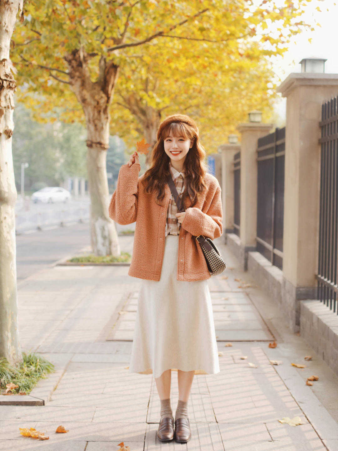 高个子驼色大衣搭配小香风连衣裙,小个子穿驼色大衣配什么裙子