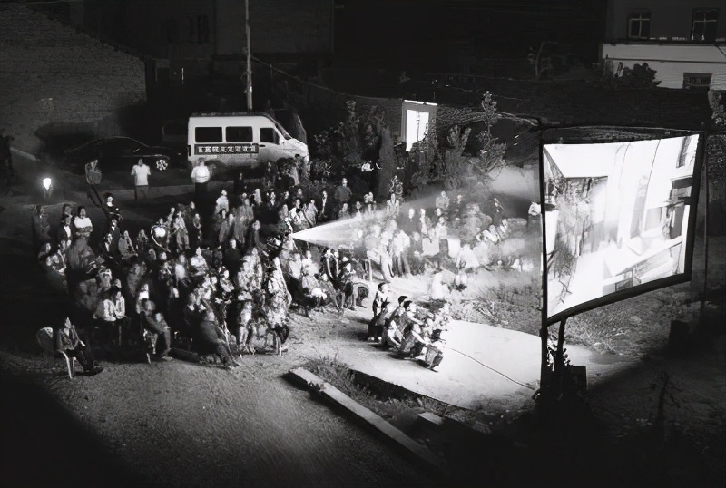 《力王》,《人蛇大战》你还记得那些“少儿不宜”的电影吗?