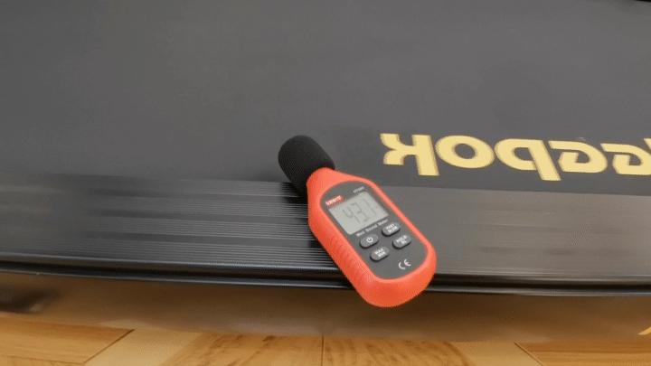 跟着小姐姐一起锻炼,跑步机推荐家用锐步