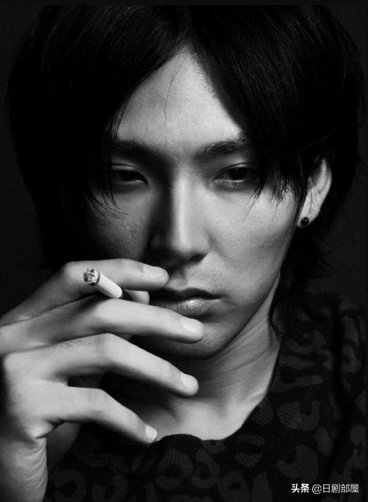 日本顶级星二代松田龙平，日本娱乐圈的另类*男美**