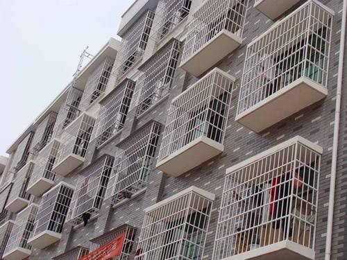 装防盗网还是金刚网好,有金刚网要不要再装防盗网