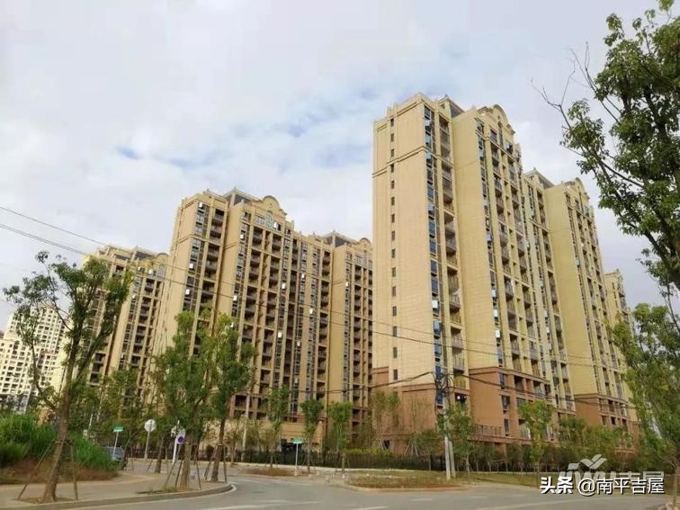 买房先看土地价格,买房先看地段还是看户型和楼层