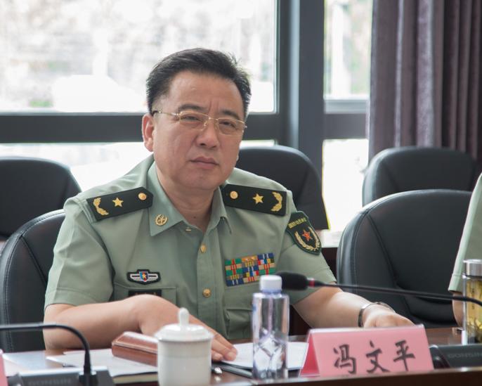 解放军中政委和军事主官谁大,省军区的司令员相当于什么官员