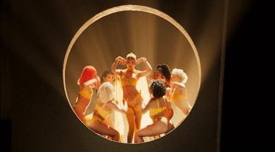 蕾哈娜打造时尚新篇章,蕾哈娜变装秀完整版