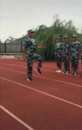 我参加的不是军训,绝壁是人体艺术展啊