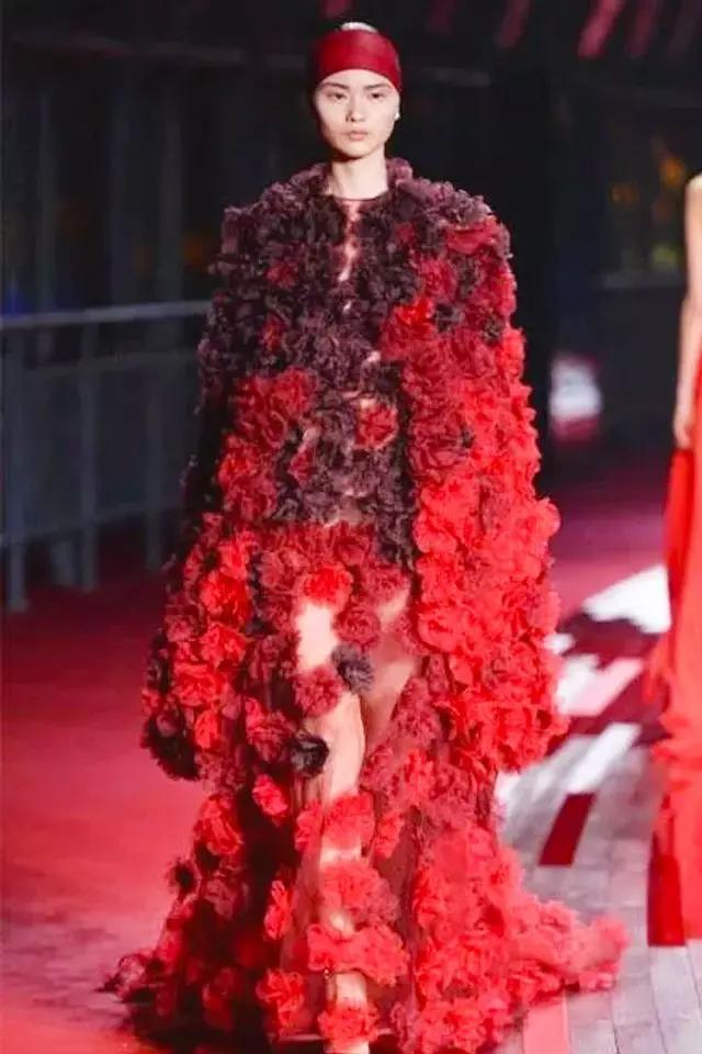 刘雯贺聪巴黎时装周完整版,巴黎时装秀贺聪