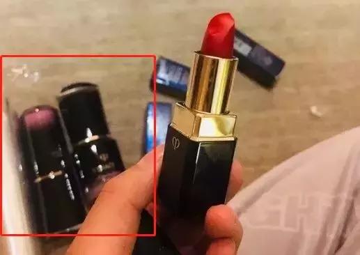 别傻了,你以为她们是真的惨么?