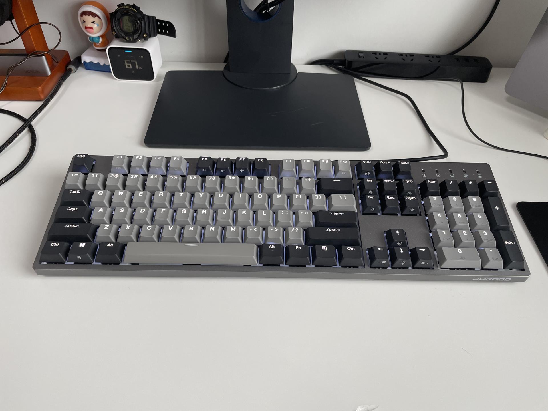 舒适、高效、护眼——业余撰稿人的“平民”桌搭方案