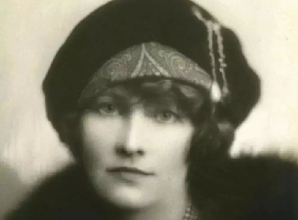 特朗普为三任美女老婆买大钻戒，可比竞选总统“认真”多了