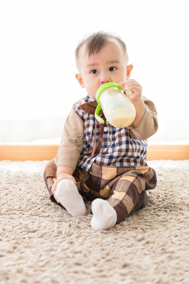 2岁宝宝只爱喝奶不爱吃饭怎么办,11个月宝宝不爱喝奶是什么原因