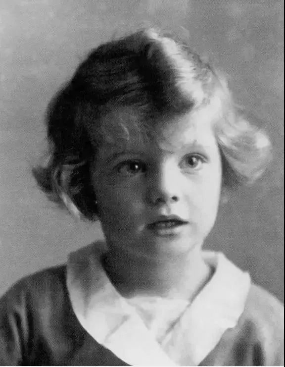 装妆美资讯馆｜是谁？让赫本比梦露更美丽？