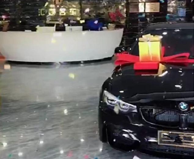 街头偶遇新款宝马m4,2020北京车展全新宝马m4正式亮相