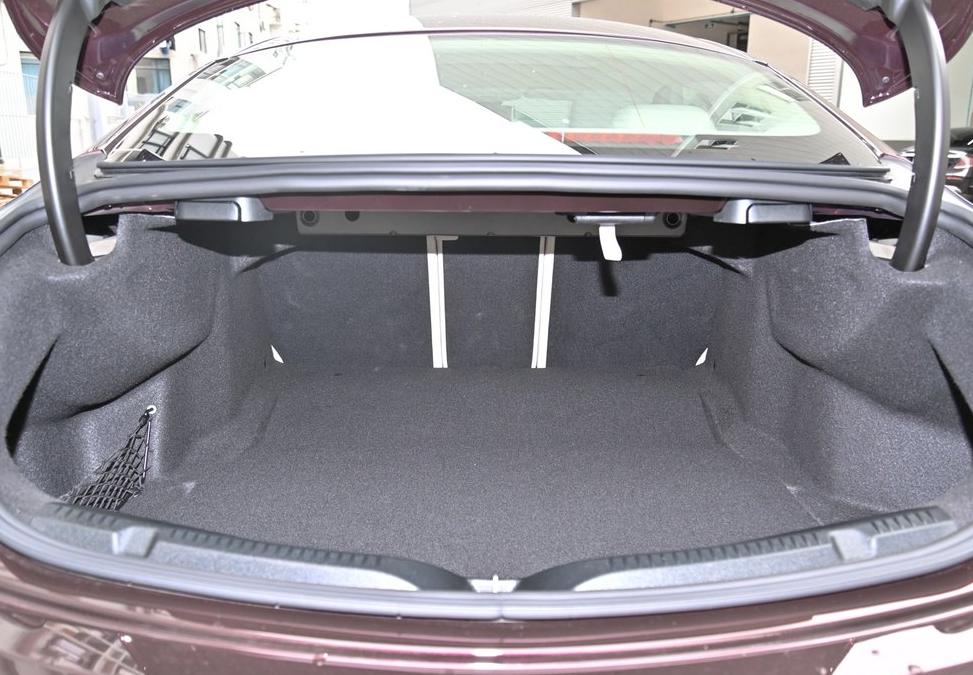 大气的造型新款奔驰e级实车,奔驰e级双门敞篷轿跑配置与售价