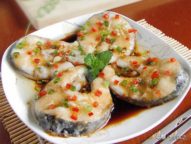 家常蒸草鱼的做法大全,家常蒸草鱼太难吃腥味太重