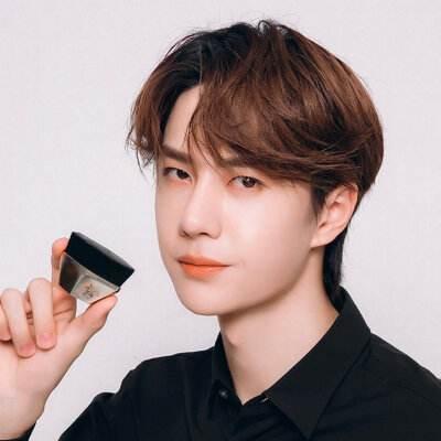 彩妆师为什么化妆好看些,为什么彩妆师底妆不脱妆