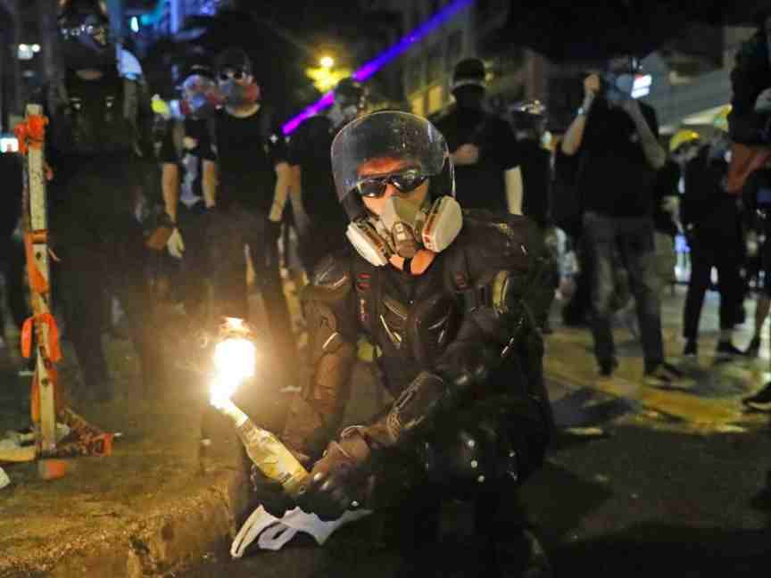 霹雳手段，菩萨心肠丨香港一日
