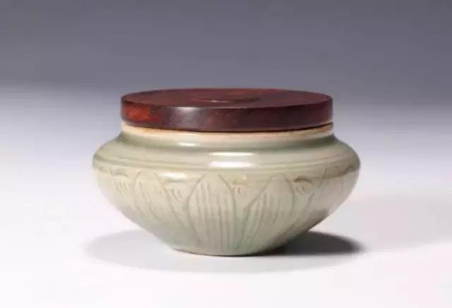 瓷器色彩去哪儿鉴定,怎么鉴定瓷器的纹饰年代