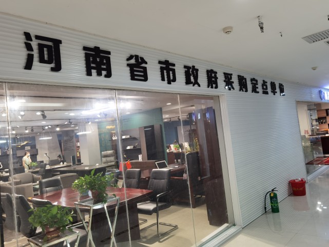 挂“名字”不如挂“广告”？郑州一家具店“藏”起门头做生意，店员道出原因