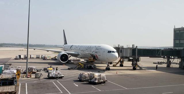 一杯敬故乡一杯敬远方下一句,一杯敬故乡一杯敬远方的歌名