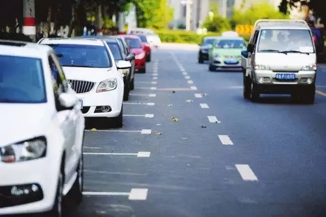 如何选择车位才是最好的,两车位两边柱子选车位技巧