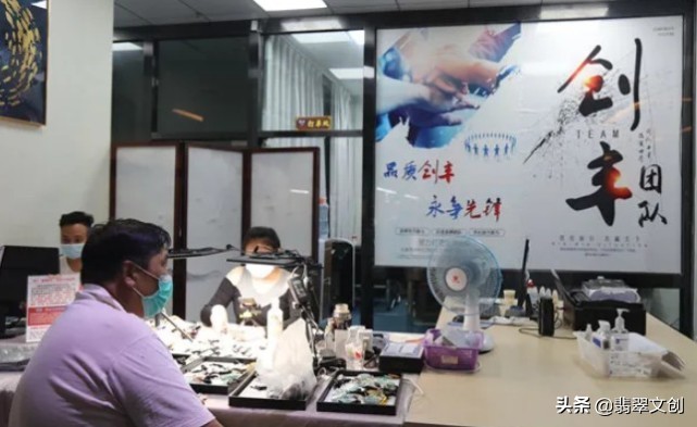 翡翠直播真的能赚钱吗,做翡翠直播一年能赚多少钱