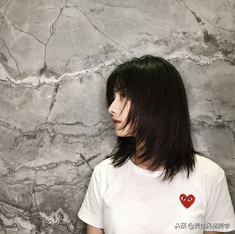 八字刘海锁骨发今年最新款发型,2022流行发型八字刘海减龄锁骨发