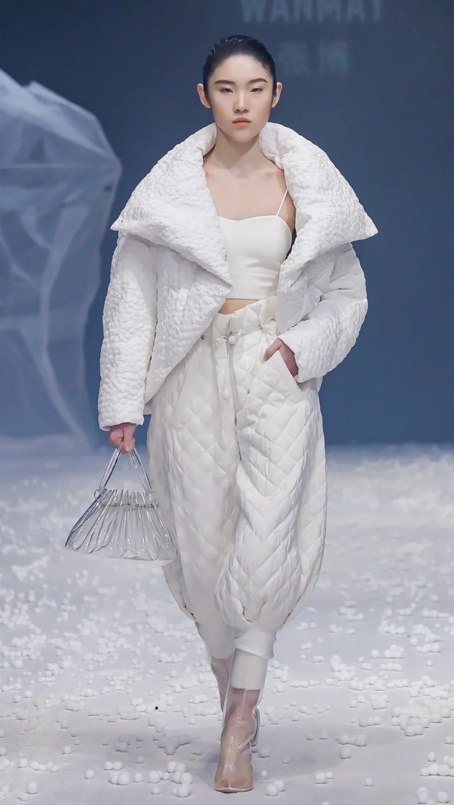 2021秋冬女装款式流行趋势,2018秋冬趋势报告巴黎时装周