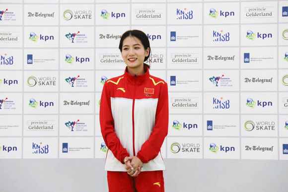 自学轮滑的基本知识,自学轮滑怎么滑