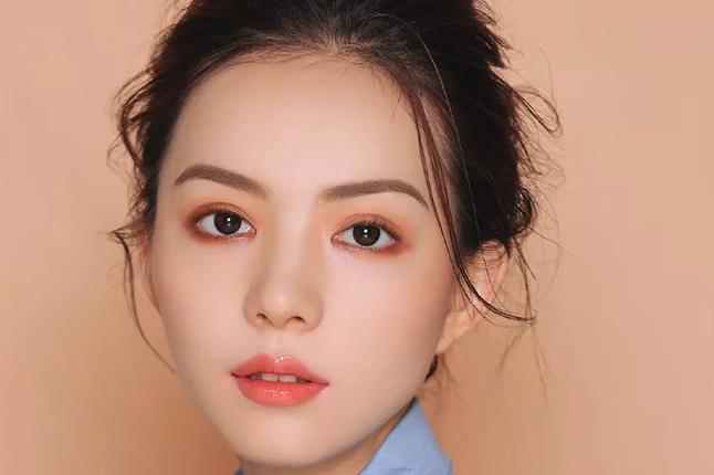 怎么画运动风美妆图片,闪耀光泽底妆怎么画