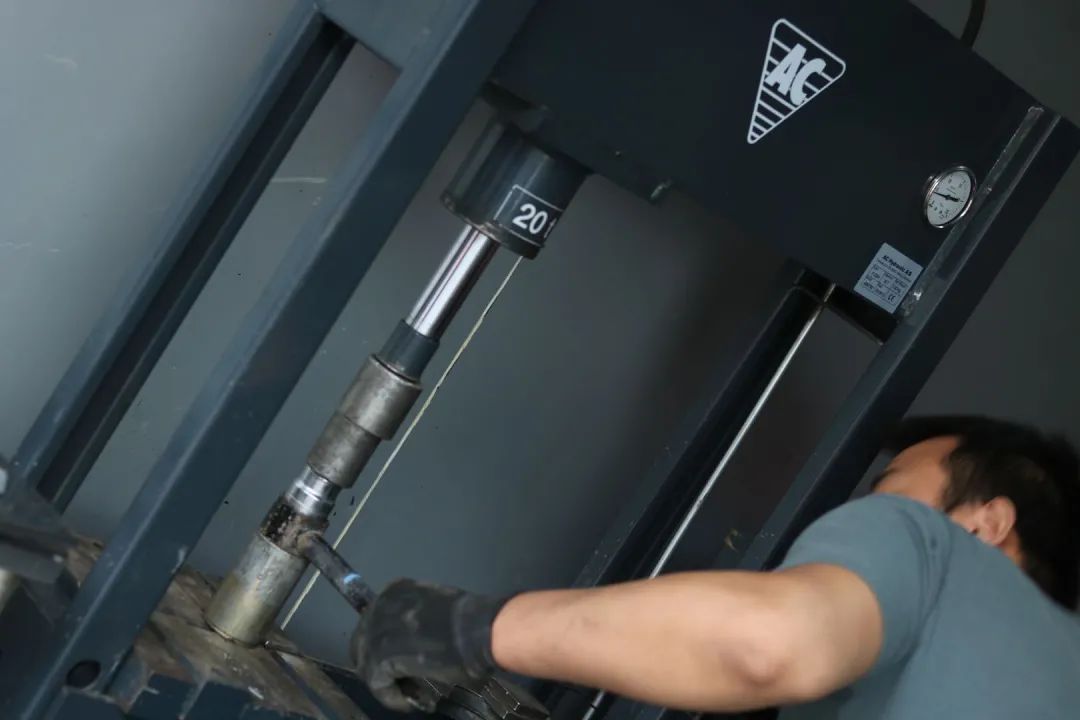 怪兽汽车翻新地址,怪兽修车翻新奥迪q7