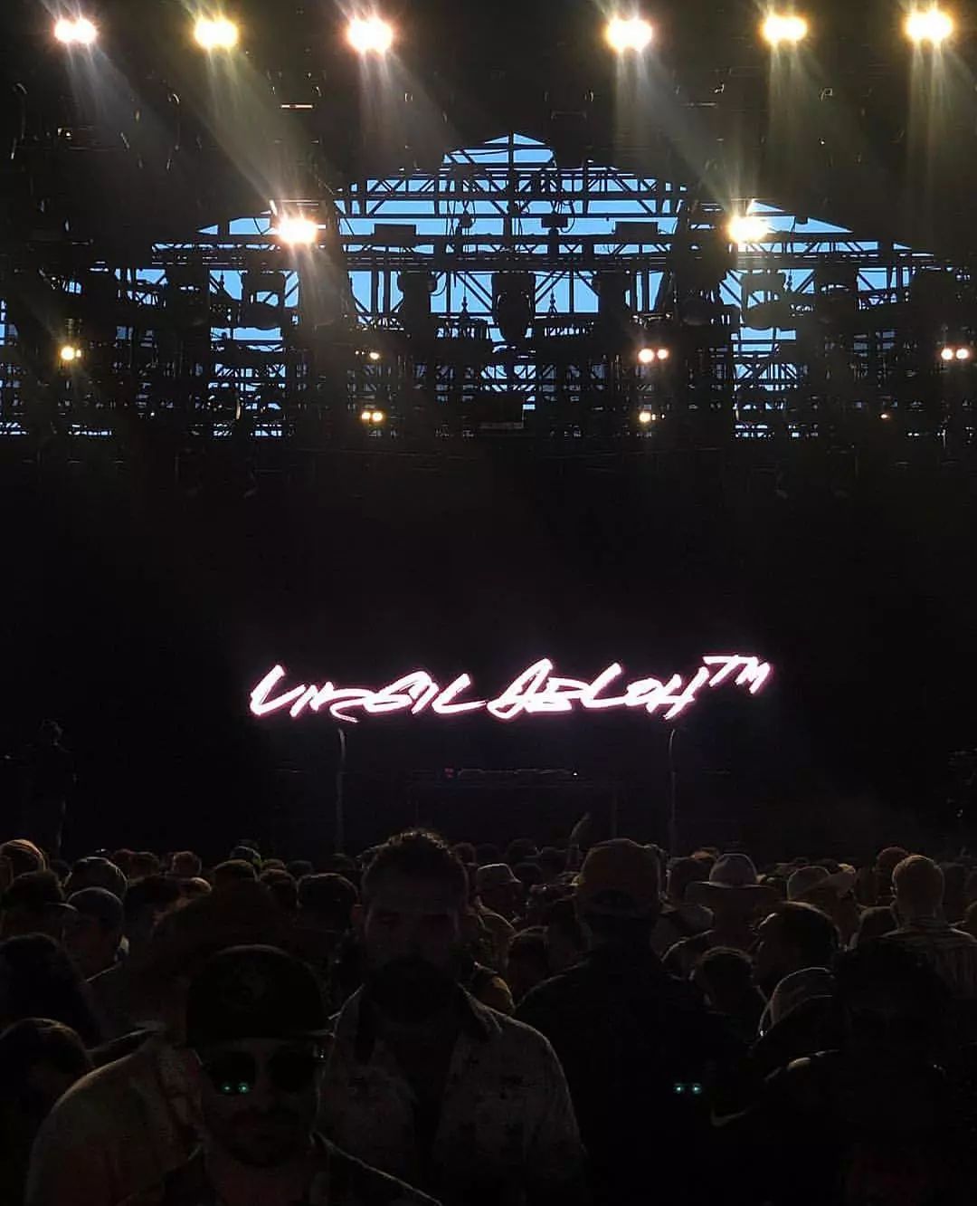 OFFWAY本周潮流资讯|“门外汉”Virgil喜提时尚大奖！