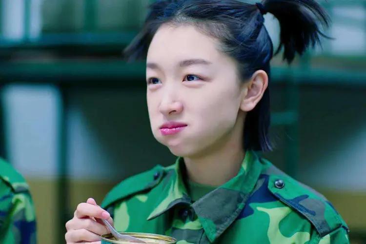 周冬雨的父母,周冬雨的父母是谁