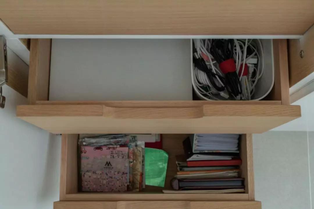 60㎡小屋，我们收了482件衣服，186双鞋子，412本书……