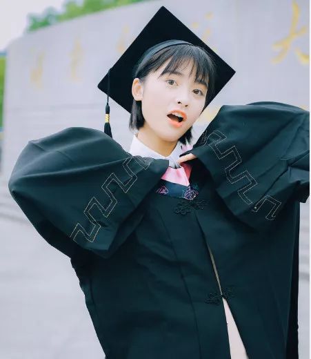 毕业季毕业照拍照姿势,毕业季来袭这些毕业照太硬核