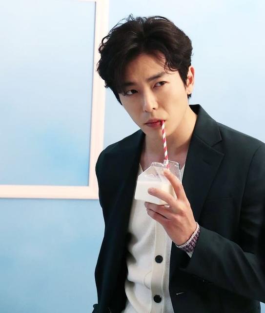 今年最流行的男士短发发型有哪些,现在最流行的短发男生发型图片