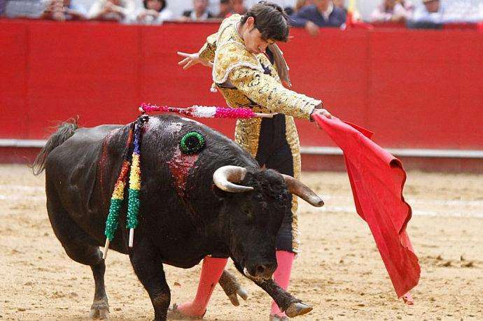 《歌手》：你们只看到了他的脸，而我听到了他的声音