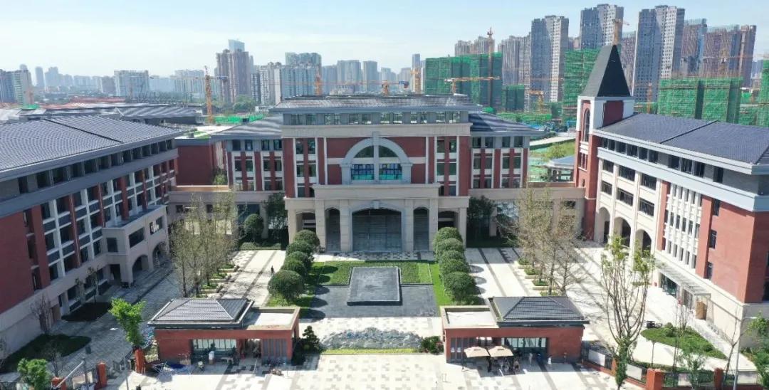 慕了!这所高品质高配置的学校藏不住了~|成华融媒