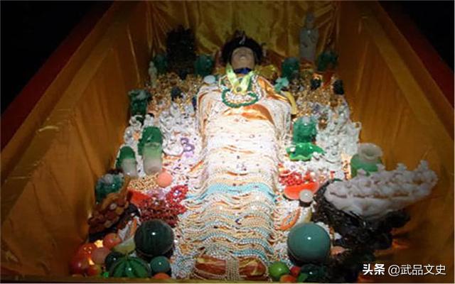 孙殿英盗墓之后把慈禧尸体弄哪了,孙殿英为何要把慈禧的尸体扔出来