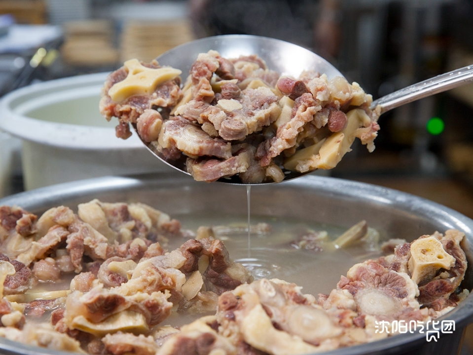 零宣传登小吃榜NO.1！这碗牛肉汤饭究竟神在哪？