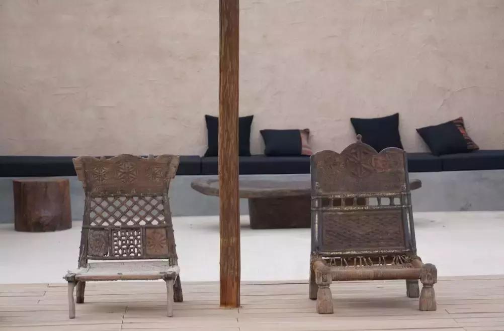 把泳池搬进沙漠，圈黄河做庭院，一个男人的西部世界，可以有多野