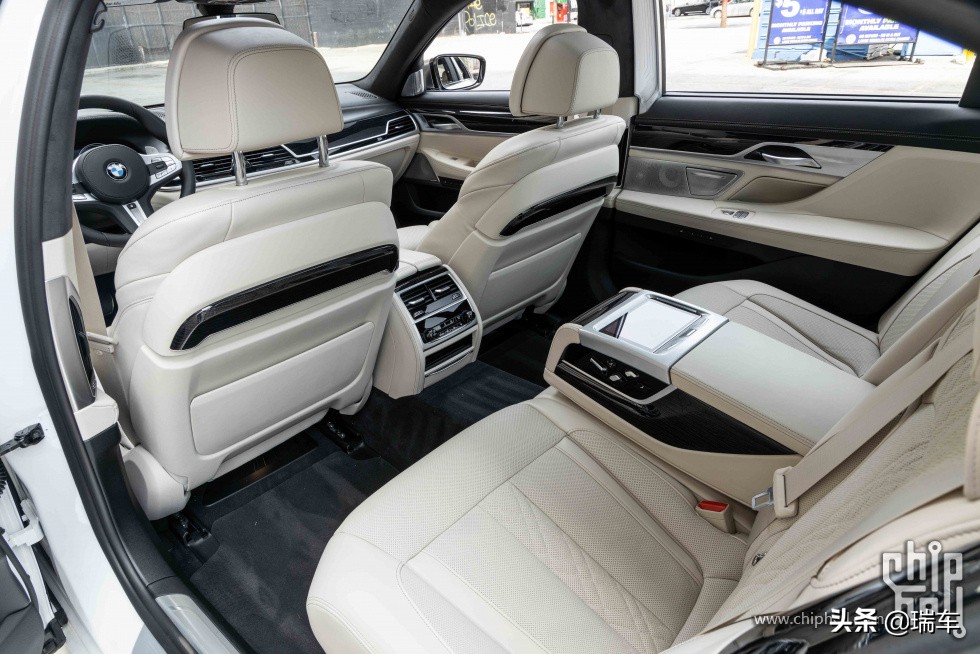 新款宝马m760liv12曜影特别版,宝马的v12
