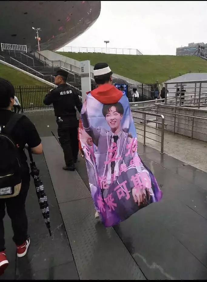 土味应援可以有多土？一言不合送“全套服务”，让爱豆瑟瑟发抖…