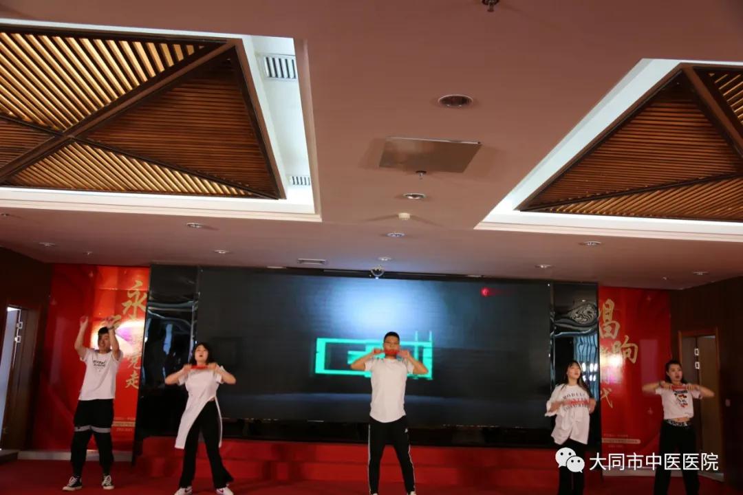 庆祝建党周年暨两优一先表彰大会,庆祝建党100周年两优一先