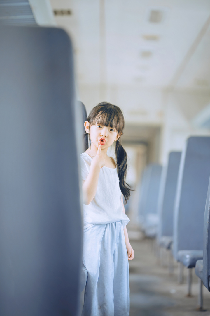 他所拍摄的萌娃温暖人心，满足了你对女儿的全部幻想