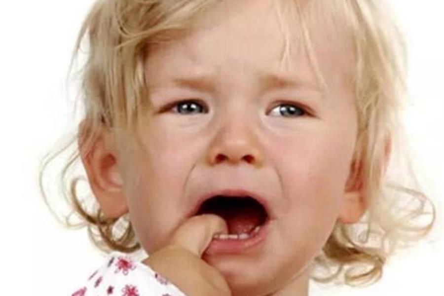 孩子有“咬甲癖”？家长学会三招，轻松帮娃克服